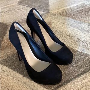 Pour La Victoire Suede Pumps